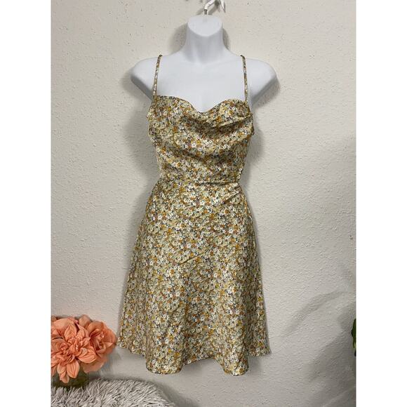 Misty Rose Women Floral Open Back Mini Dress Size Medium Silky Made in USA - Picture 6 of 9